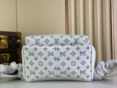 wholesale quality louis vuitton discovery backpack white m24760